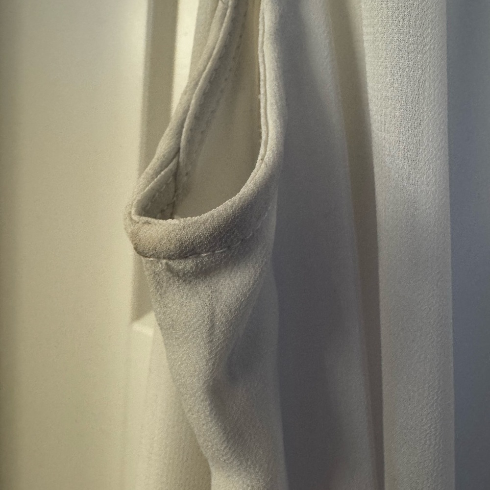 Sleeveless White Pleated Swing Tank Top - Picture 6 of 6